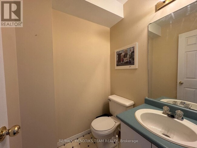 Building Photo - 308 Oakdale Ave