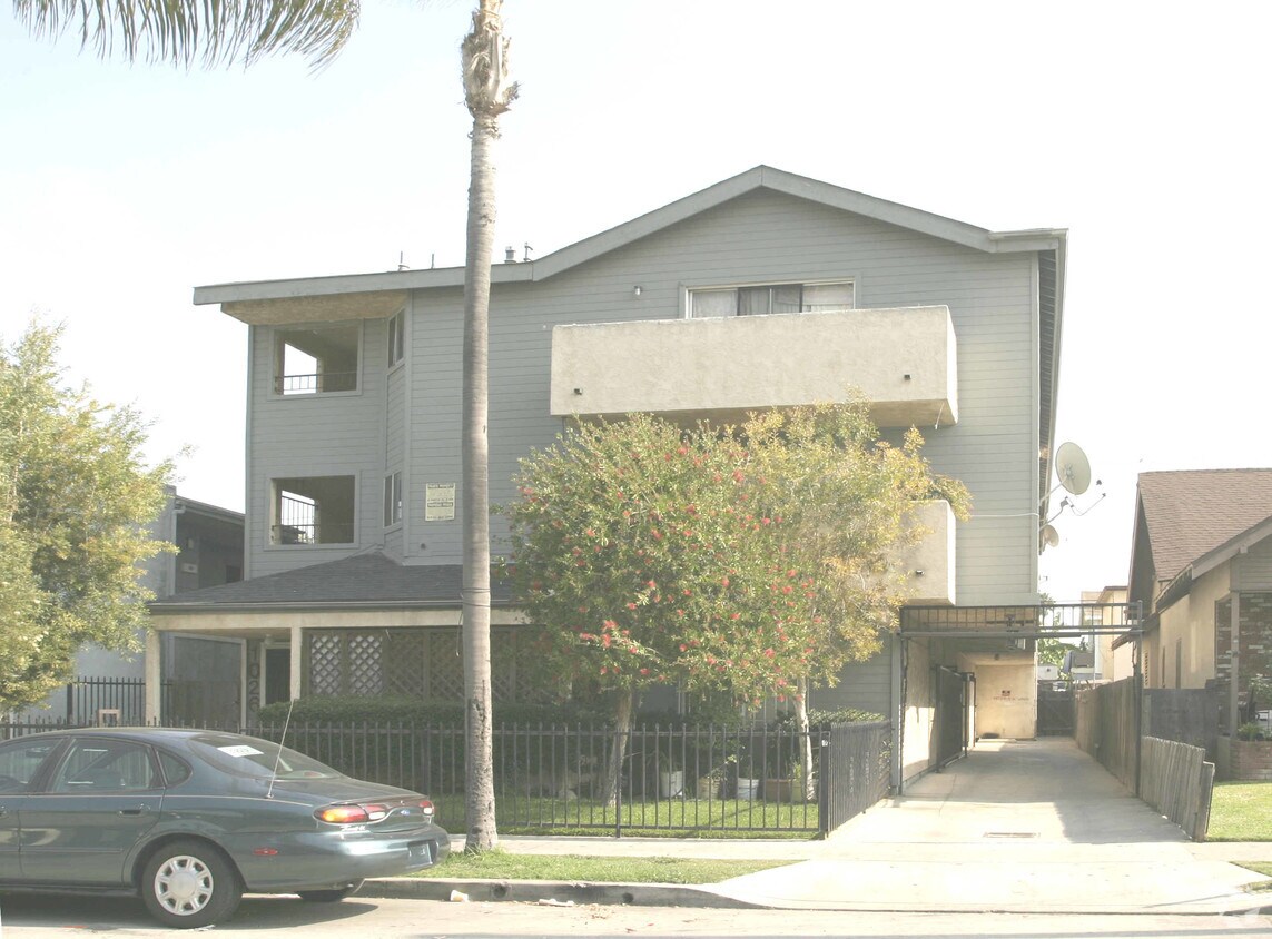Building Photo - 1026 Saint Louis Ave