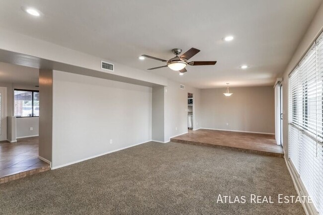 Building Photo - 1002 S Seco Pl