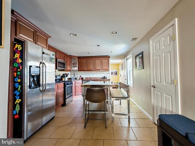 Foto del edificio - 1025 E Columbia Ave