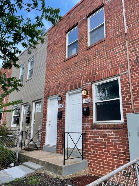 Building Photo - 1267 16th St NE