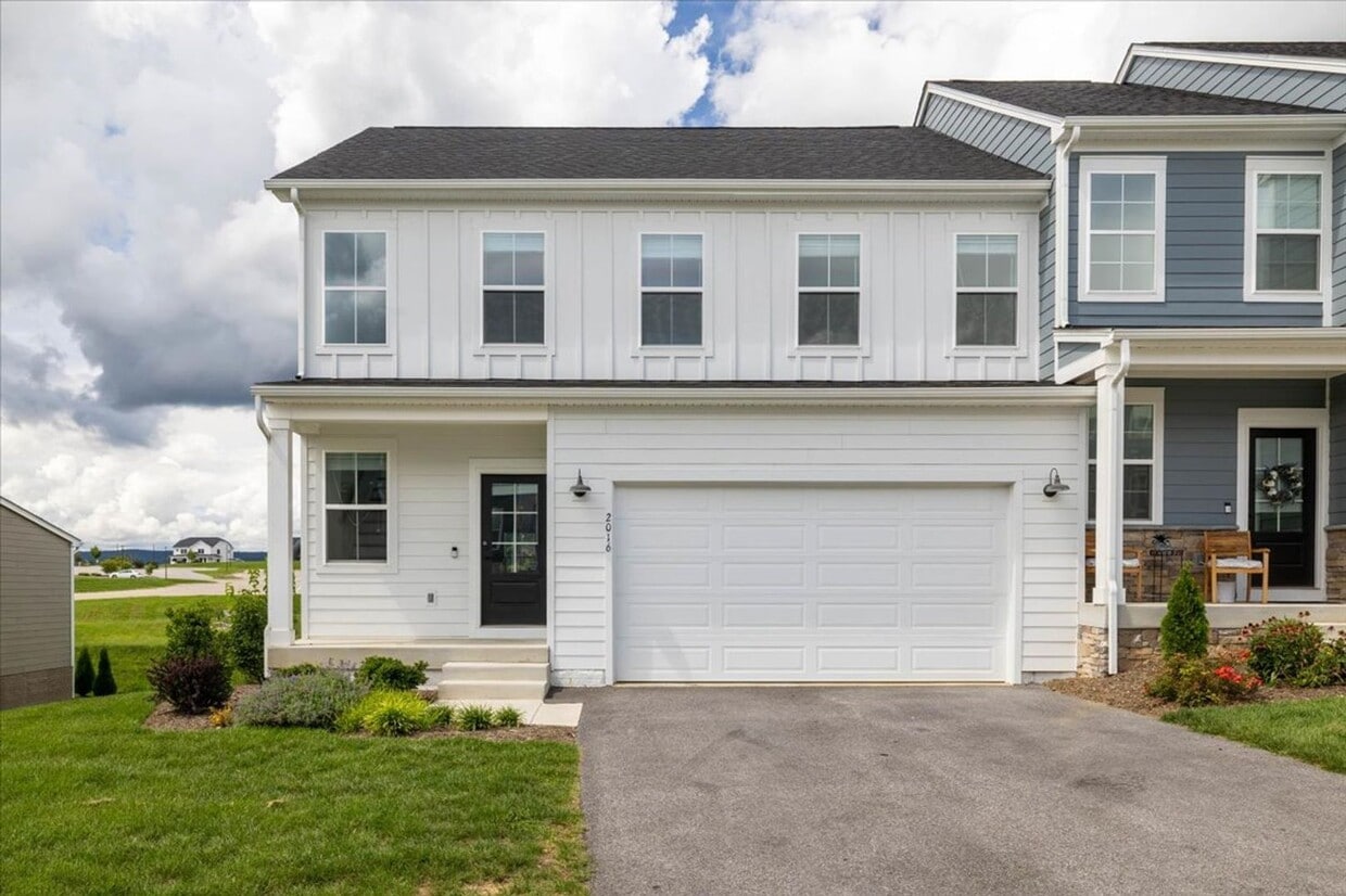 Spacious Home in Westhill Community - Spacious Home in Westhill Community