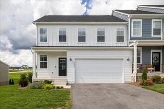 Building Photo - 2016 Coneflower Ln