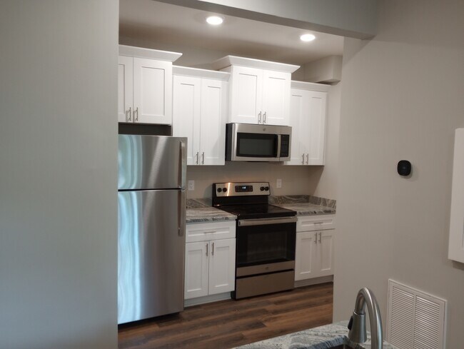 Building Photo - 107 Broad St