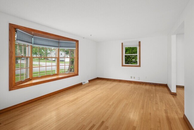 Foto del edificio - 3129 Windsor Dr