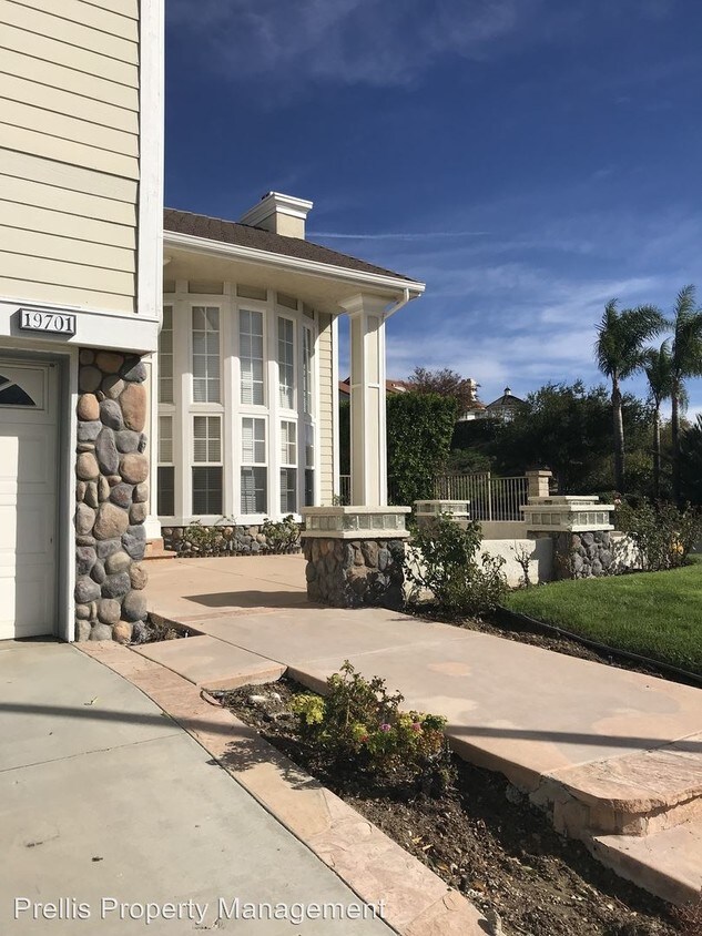 Foto principal - 19701 Falcon Crest Way