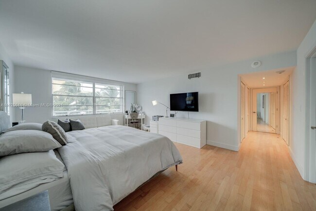Building Photo - 615 Ocean Dr