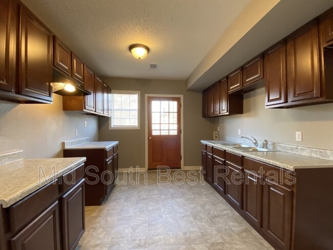 Building Photo - 1352 Cooper St