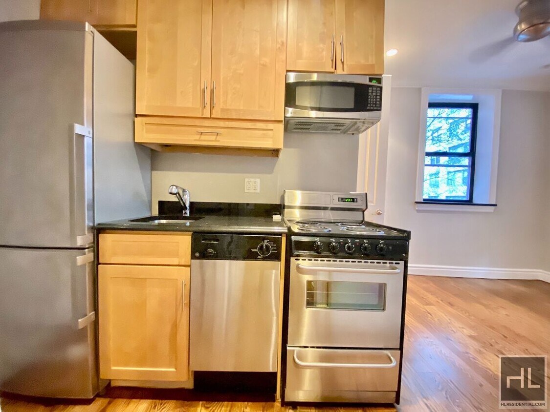 Foto principal - E 35TH ST.