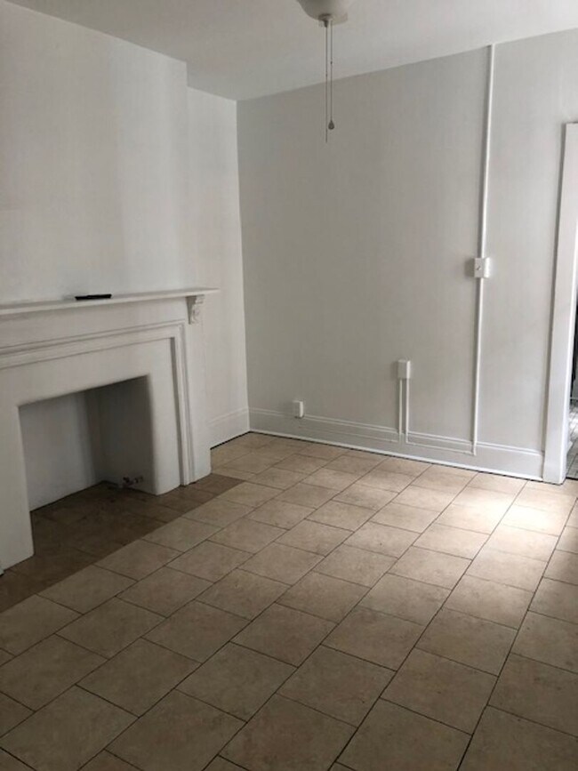 Building Photo - STRAIGHT707 Toulouse St.