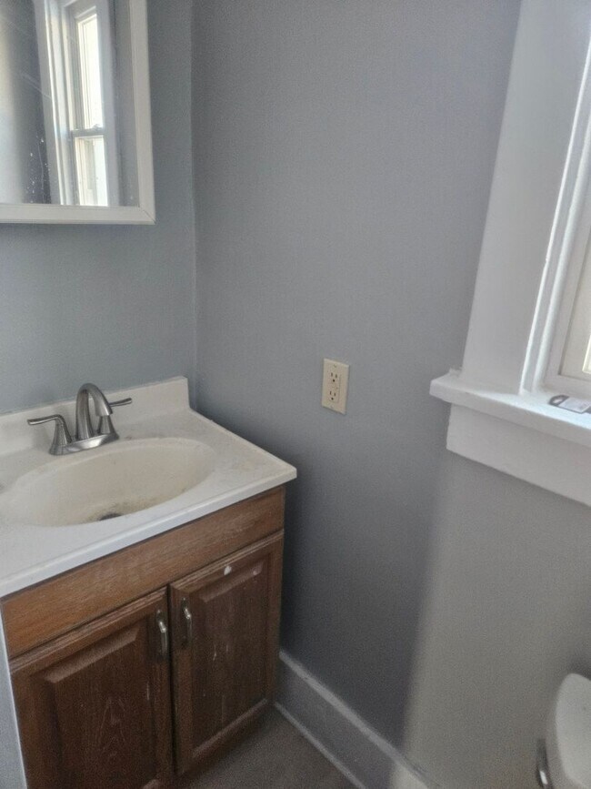 Foto del edificio - Three bedroom available for an immediate move in!