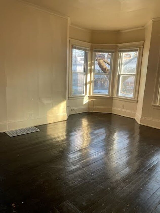 Primary Photo - 2322 W Juneau Ave