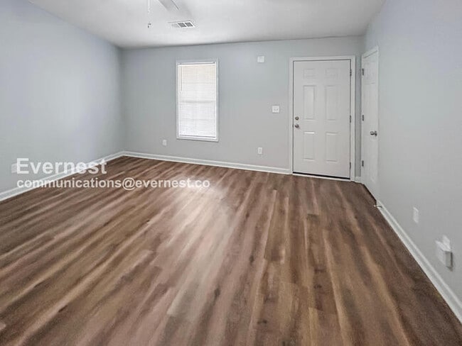 Foto del edificio - 526 Chestnut Ln