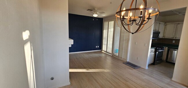 Foto del edificio - 2bed - 2bath Upper unit in Rancho SD