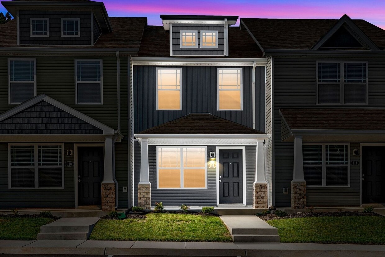 Foto principal - 2 Bedroom Condo For Rent Near Madison Street!