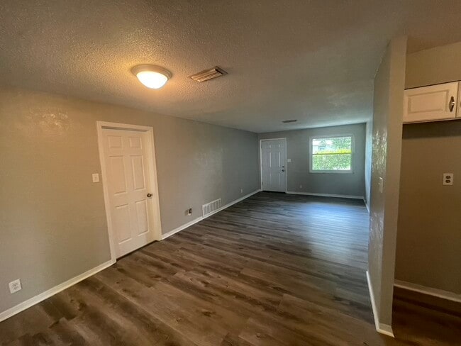 Building Photo - 1500 Wildrose Ln