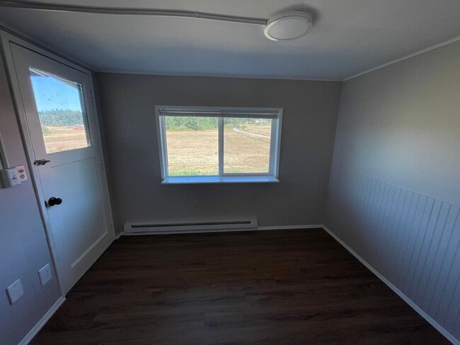 Building Photo - Cozy Home Overlooking Beautiful Pasture