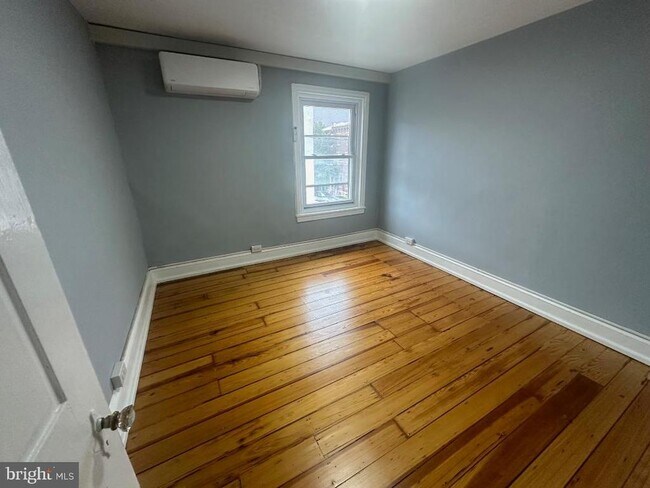 Foto del edificio - 1366 E Columbia Ave