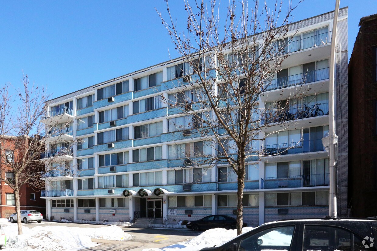Foto del edificio - Crescent Drive Apartments