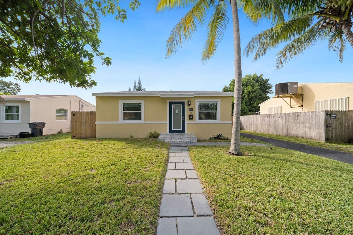 Primary Photo - 2714 Fillmore St