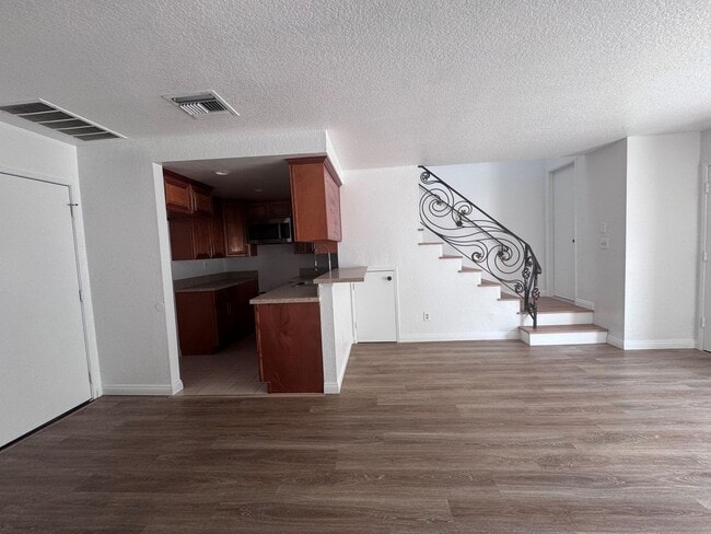Foto del edificio - Spacious Home in Huntington Park HOA Commu...