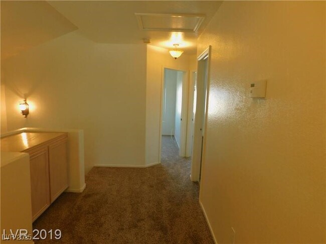 Foto del edificio - 628 Rolling Valley Way