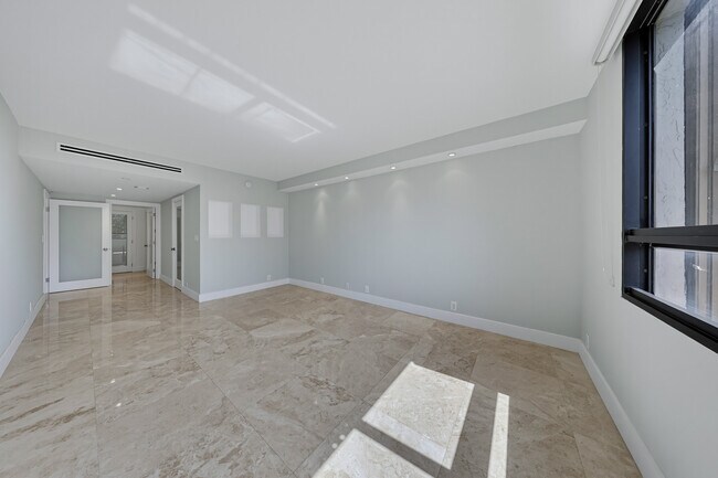 Building Photo - 161 Crandon Blvd