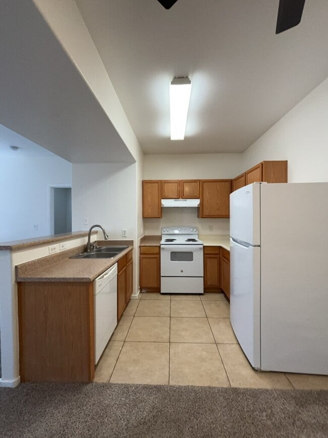 Foto del edificio - COZY 2 BEDROOM 2 FULL BATH CONDO LOCATED ON SECOND LEVEL