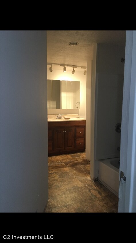 Building Photo - 3 br, 2 bath House - 207 E LACROSSE