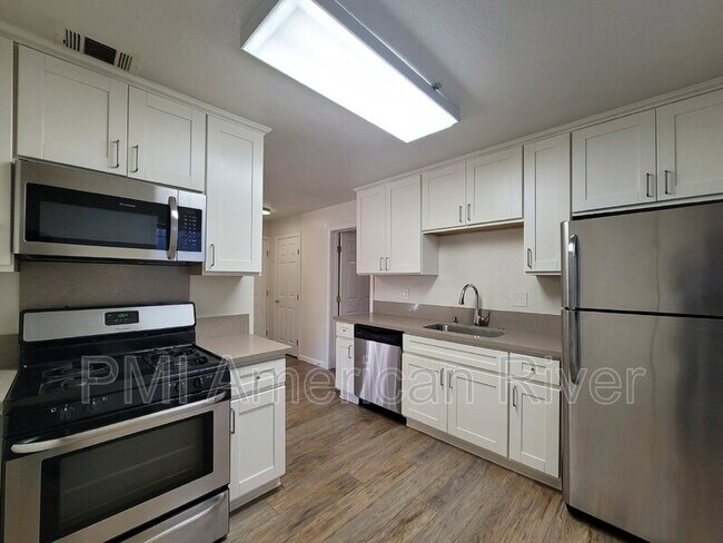 Foto del edificio - 2525 J St