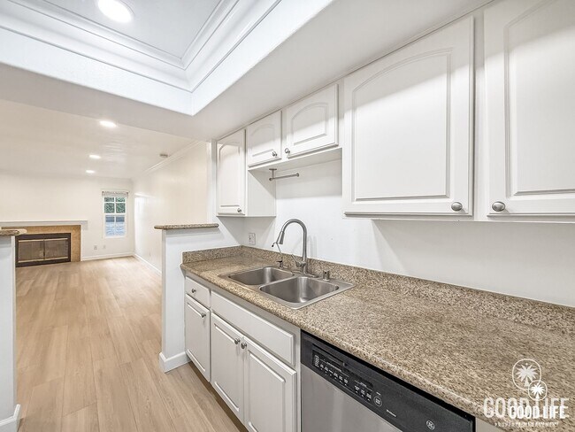 Foto del edificio - Great 2B/2BA Condo in Carmel Mountain Ranch w/ Community Pool, W/D, & Reserved Parking!