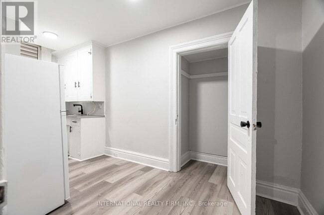 Building Photo - 221 Hamilton Rd