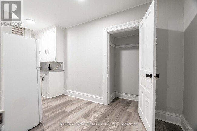 Photo du bâtiment - 221 Hamilton Rd