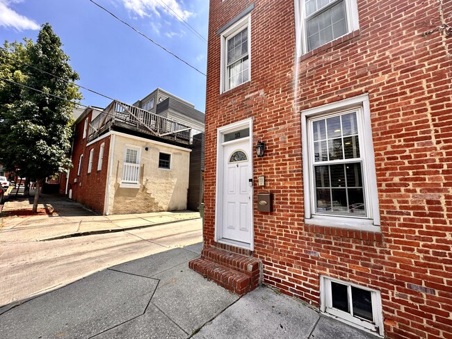 Building Photo - 313 E West St