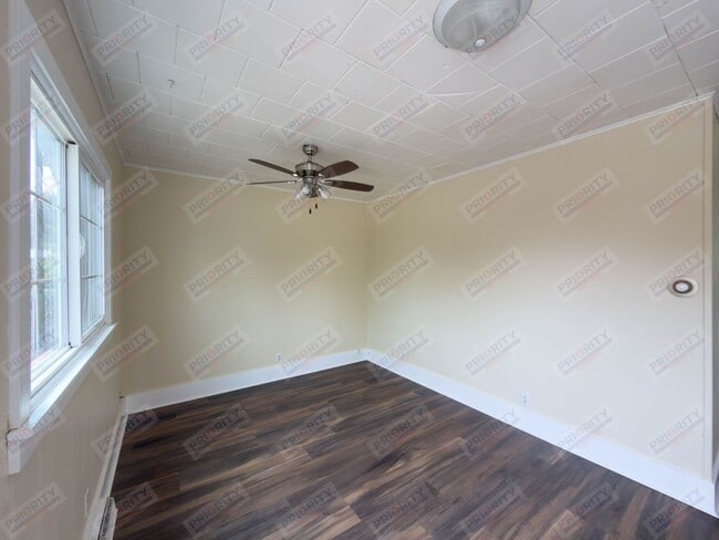 Building Photo - 1 Bedroom Single Family Home