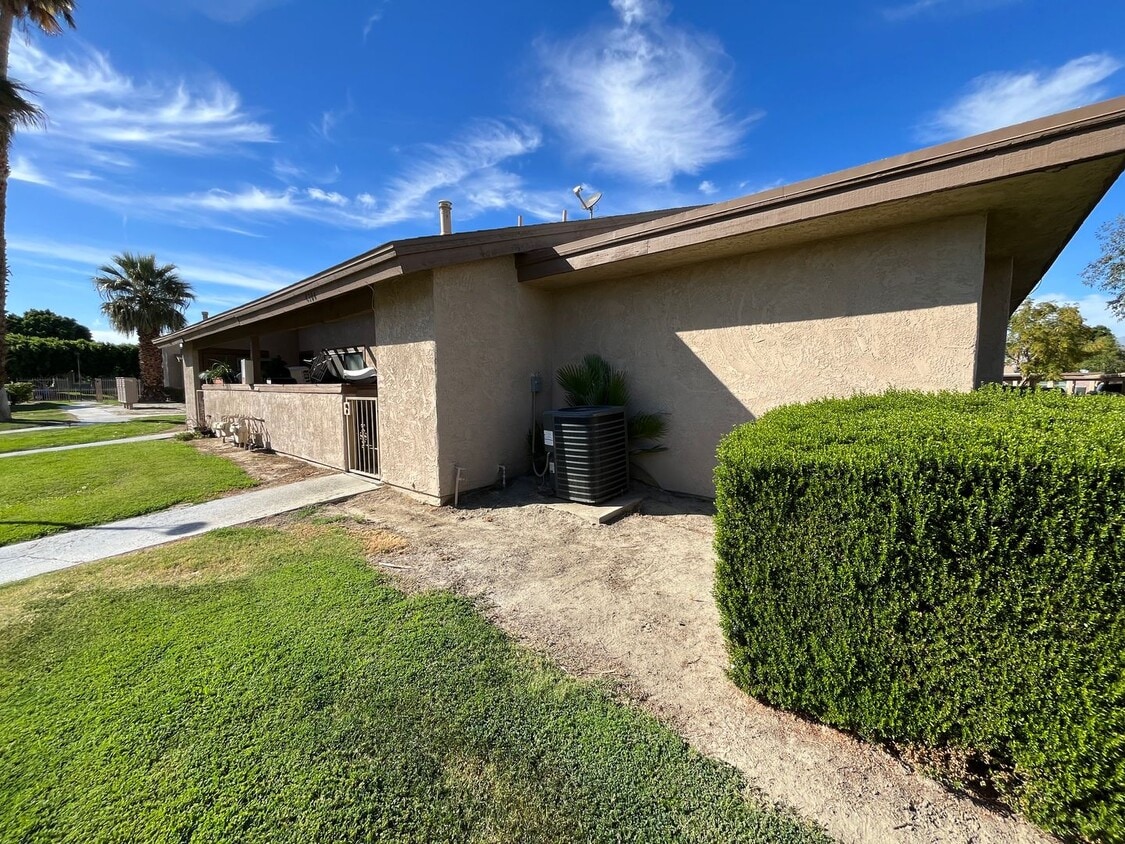 Building Photo - Long Term - 2 Bed 2 Bath in Indio!