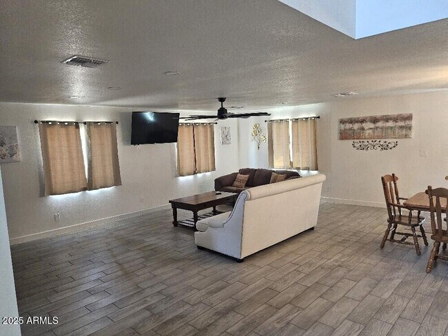Foto del edificio - 2321 N 30th St