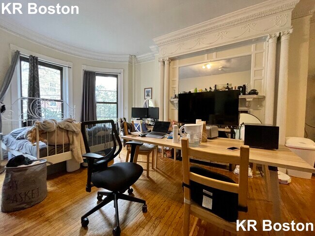 Foto del edificio - 73 Bay State Rd
