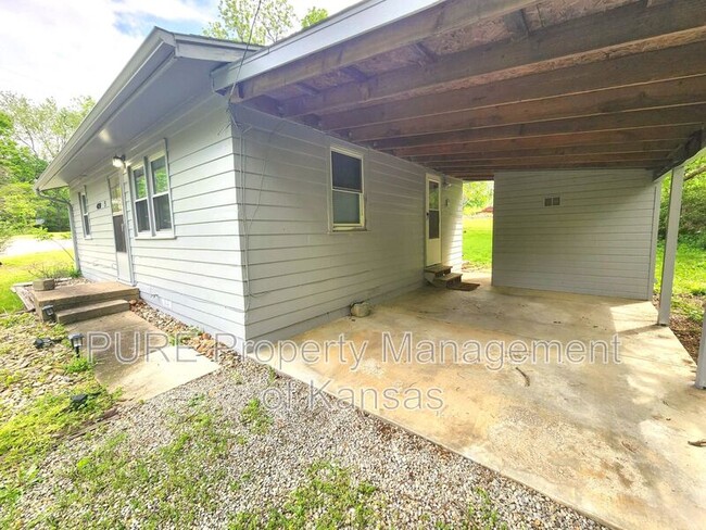 Building Photo - 4830 NE Indian Creek Rd