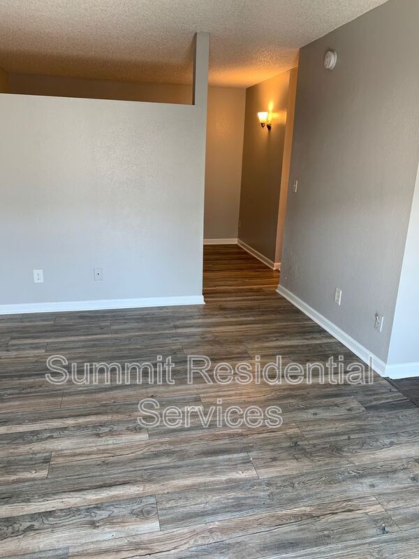 Building Photo - 8477 E Broadway Blvd