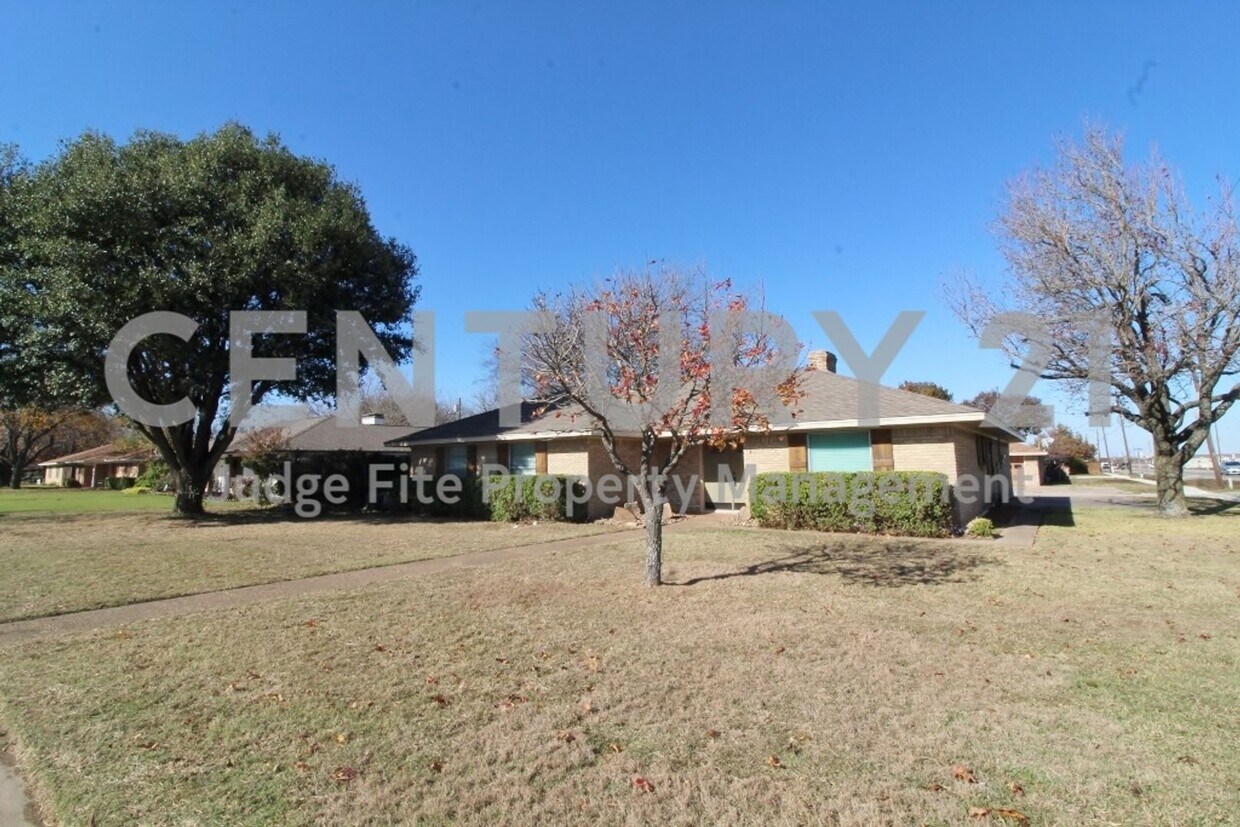 Foto principal - Wonderful 4/2/2 Nestled on Nicely Landscap...