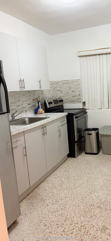 Foto principal - 1322 NW 29th Ter