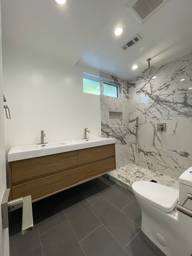 Master Bath - 1428 Elevado St