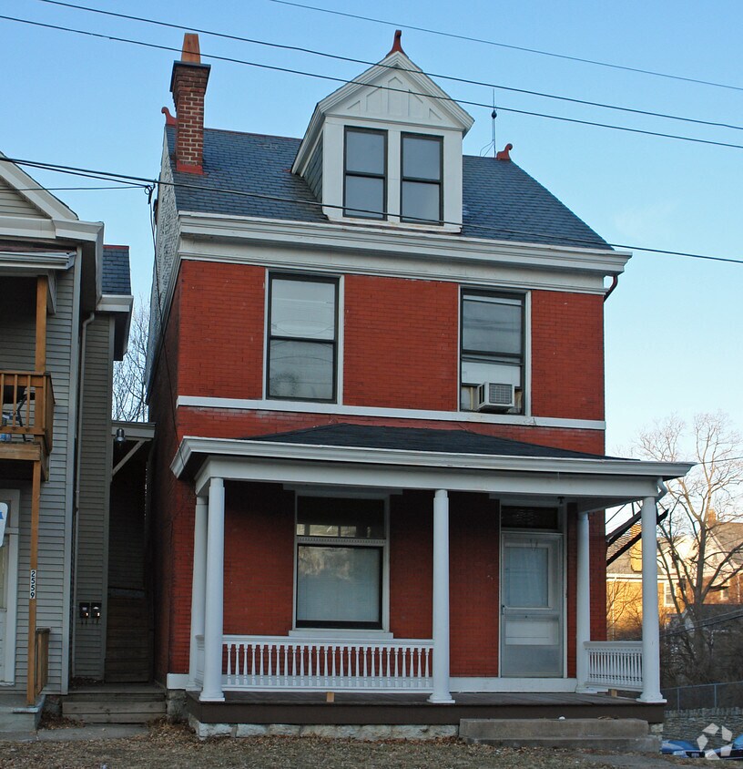 Building Photo - 2561 Fairview Ave