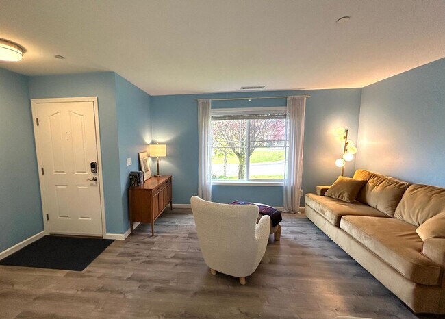Foto del edificio - Updated 2 bedroom + loft, 2.5 bath DuPont Home