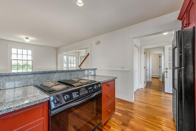 Foto del edificio - 185 Three Rivers Farm Rd