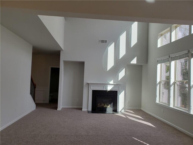 Building Photo - 5655 Mirror Lake Dr