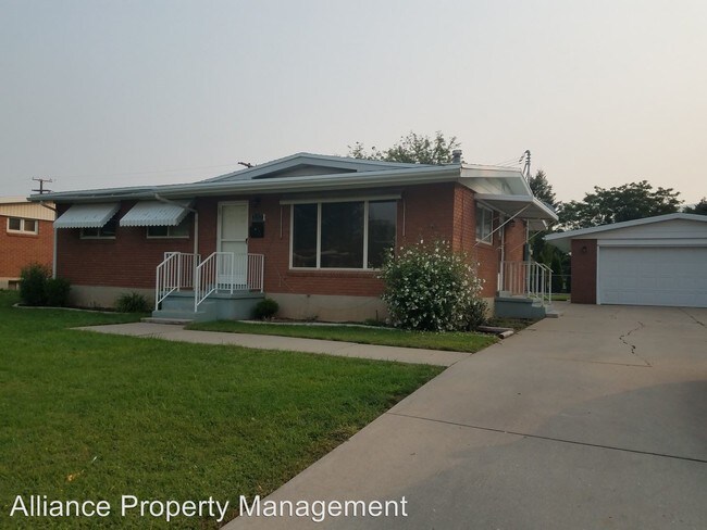 Building Photo - 5 br, 2.5 bath House - 332 Owens St.