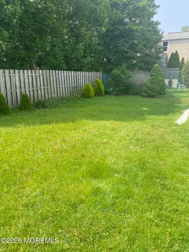 Foto del edificio - 666 Ocean Ave N