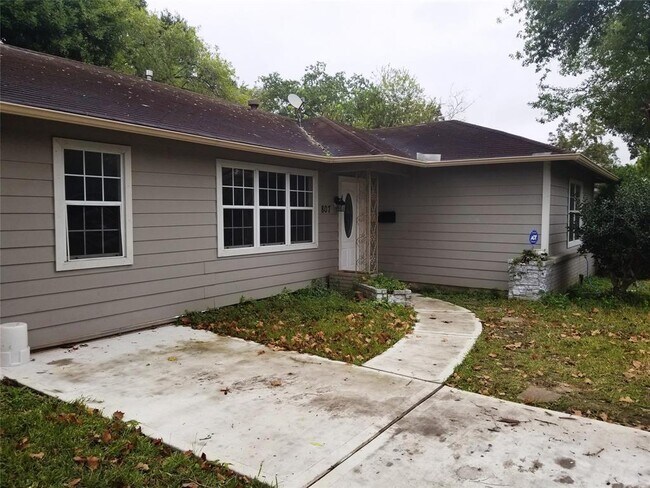 Building Photo - 807 Valerie Ave